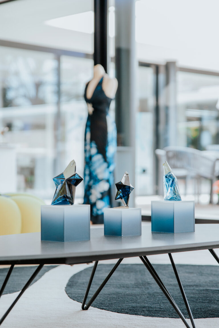 SHOOTINg photo reportage photo inauguration parfum meugler avec jb production